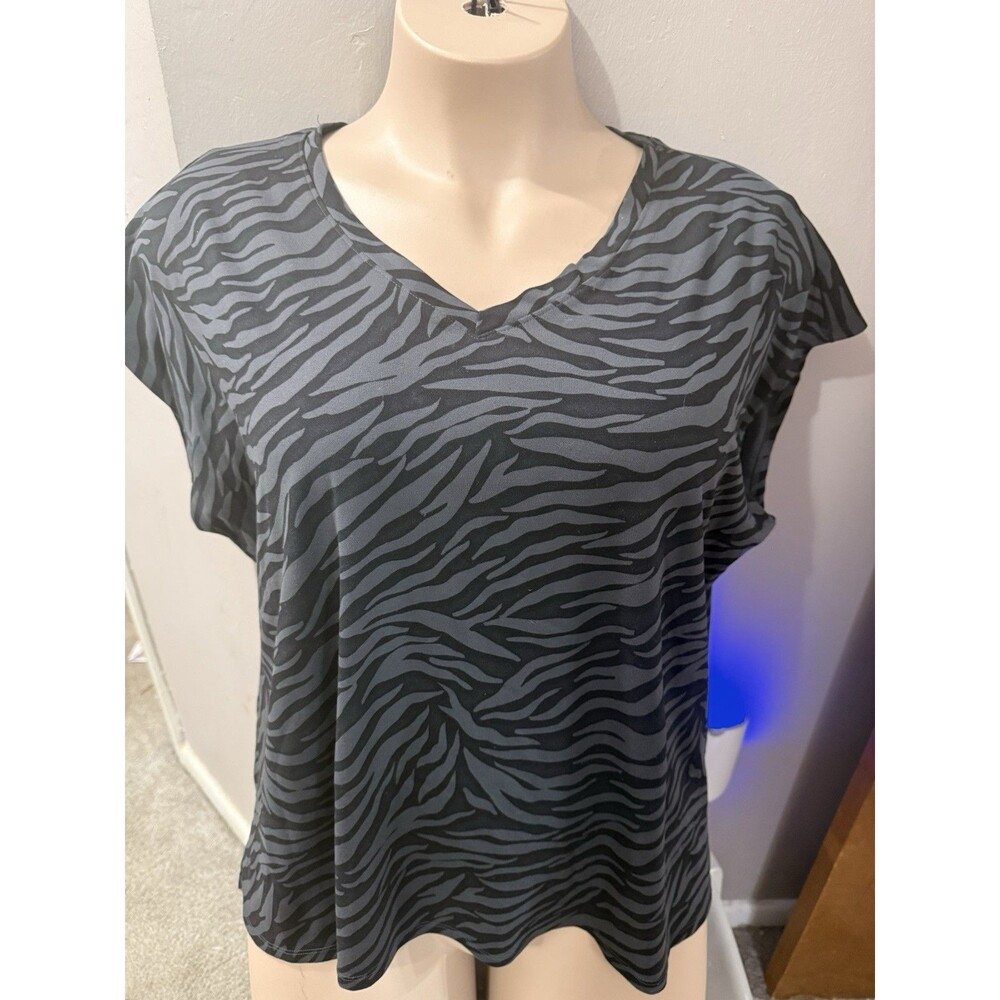 RBX Women’s Plus 2X Gray/Black Zebra Print V-Neck Short Sleeve Stretch Tee